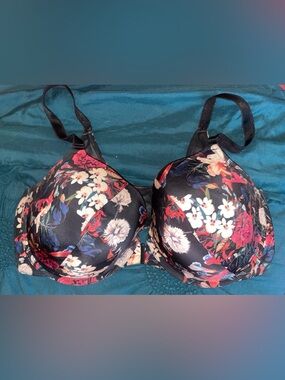 Black Floral front closure Bra - Women's Intimates 42DDD